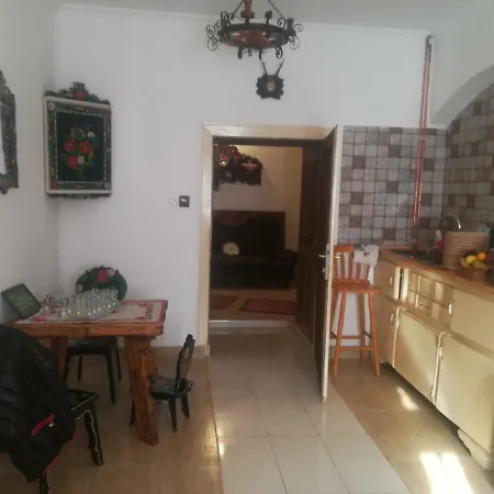 Hangonyi Pizzeria Es Vendeghaza * Hangony
