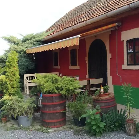 Hangonyi Pizzeria Es Vendeghaza Guest house