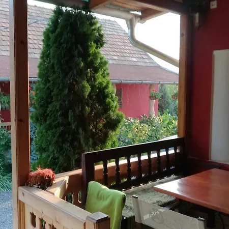 Hangonyi Pizzeria Es Vendeghaza *