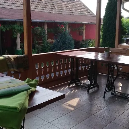 Hangonyi Pizzeria Es Vendeghaza
