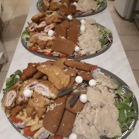 Hangonyi Pizzeria Es Vendeghaza Vendégház