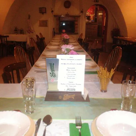 Vendégház Hangonyi Pizzeria Es Vendeghaza *