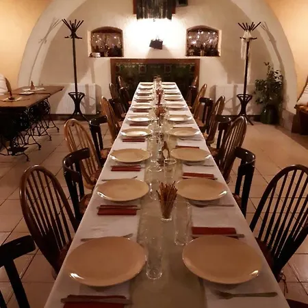 Hangonyi Pizzeria Es Vendeghaza Vendégház *