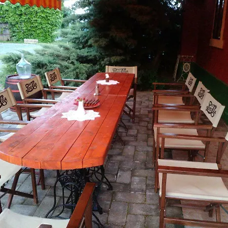Hangonyi Pizzeria Es Vendeghaza Guest house