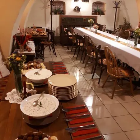 Hangonyi Pizzeria Es Vendeghaza *