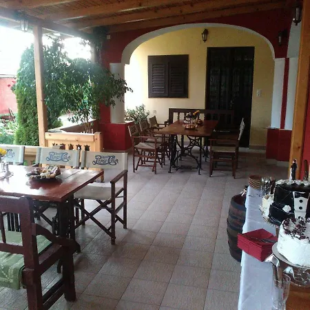Hangonyi Pizzeria Es Vendeghaza Guest house *