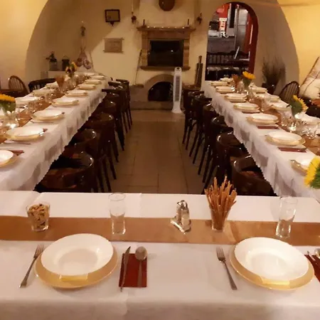 Vendégház Hangonyi Pizzeria Es Vendeghaza Hangony