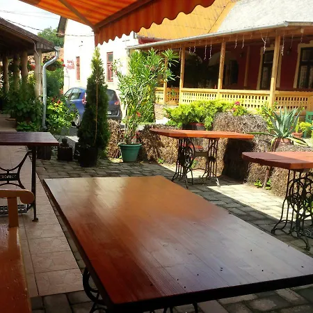 Hangonyi Pizzeria Es Vendeghaza * Hangony