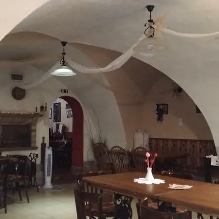 Hangonyi Pizzeria Es Vendeghaza Guest house Hangony