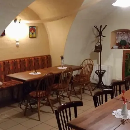 Hangonyi Pizzeria Es Vendeghaza *