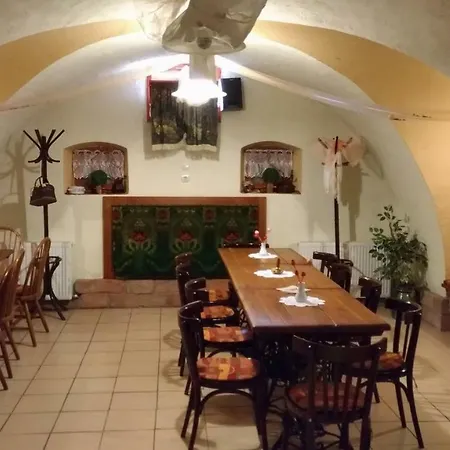 Vendégház Hangonyi Pizzeria Es Vendeghaza *