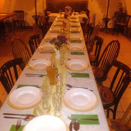 Hangonyi Pizzeria Es Vendeghaza Vendégház