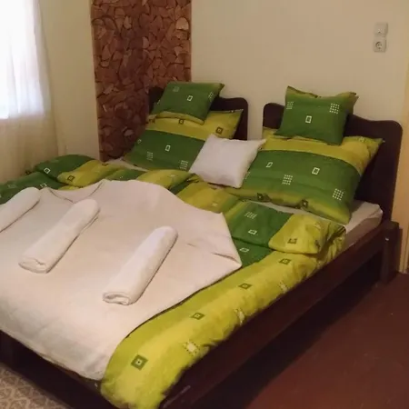 Hangonyi Pizzeria Es Vendeghaza Guest house