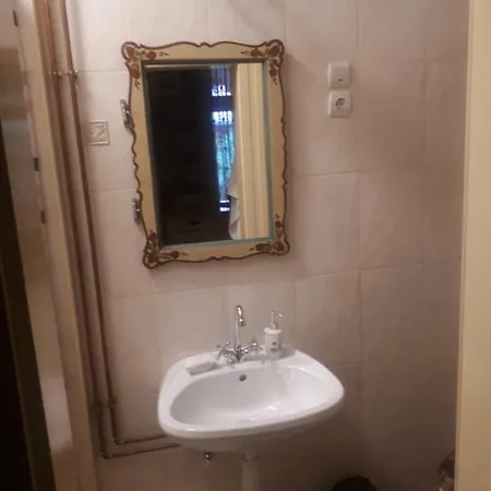 Hangonyi Pizzeria Es Vendeghaza *