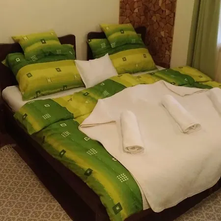 Hangonyi Pizzeria Es Vendeghaza Guest house
