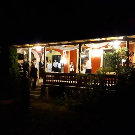 Hangonyi Pizzeria Es Vendeghaza *