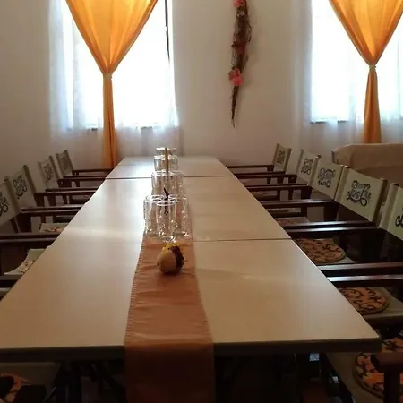 Hangonyi Pizzeria Es Vendeghaza
