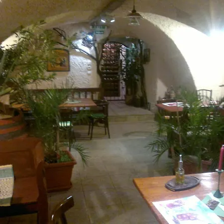Hangonyi Pizzeria Es Vendeghaza